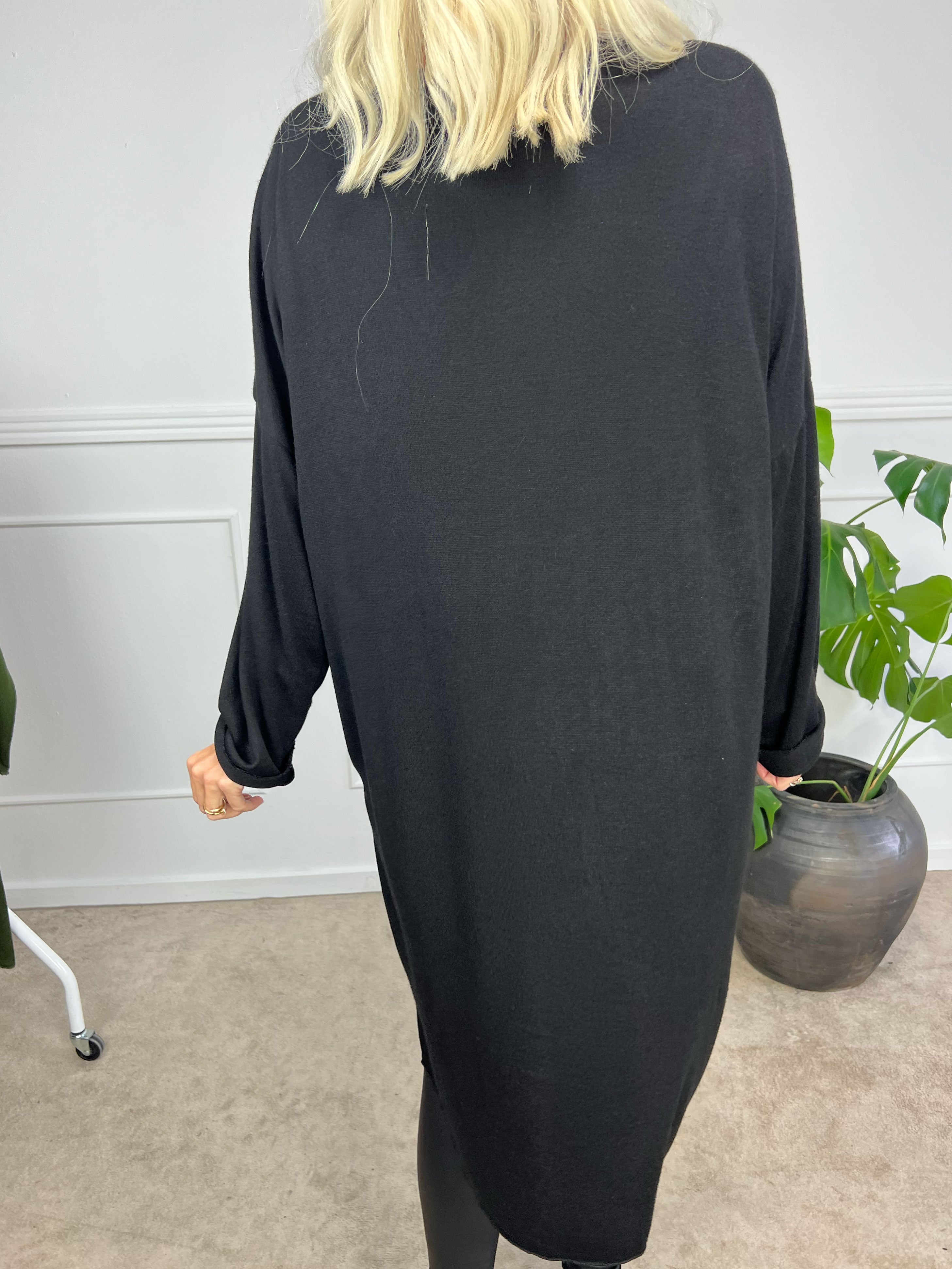 Lucia - Blød kjole i viskose med print af sølv hjerter og skrift